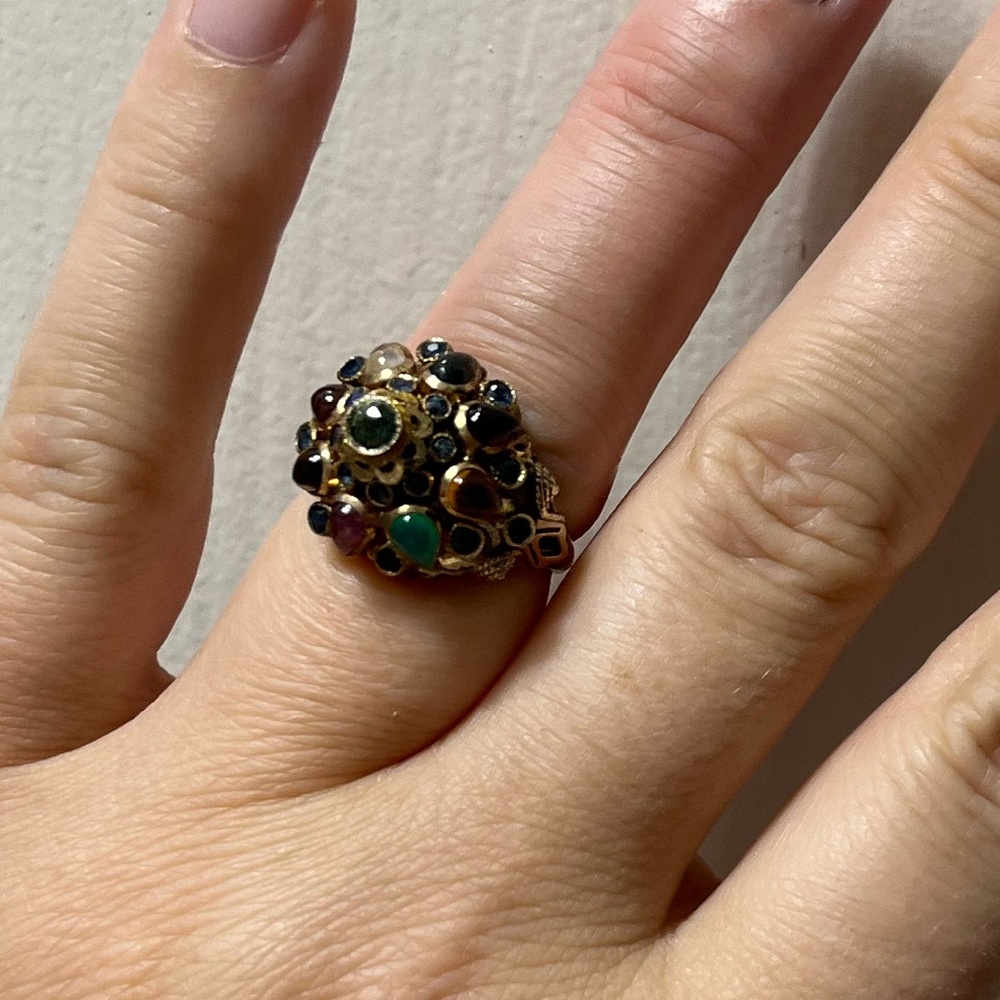 18K yellow gold multi gemstone Thai princess harem antique dome ring size 7.